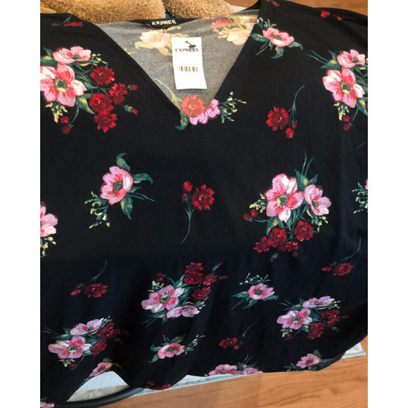 NWT NEW Express Large Black Floral Ruffle Flutter‎ Sleeve V Neck Blouse - Picture 10 of 16